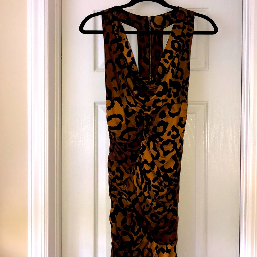 Super cute ruched zip back dress